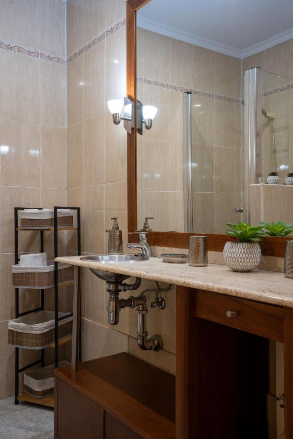 Reina Aixa- Apartamento Centro กรานาดา ภายนอก รูปภาพ