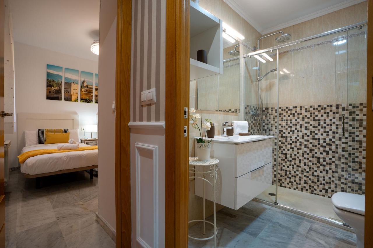 Reina Aixa- Apartamento Centro กรานาดา ภายนอก รูปภาพ